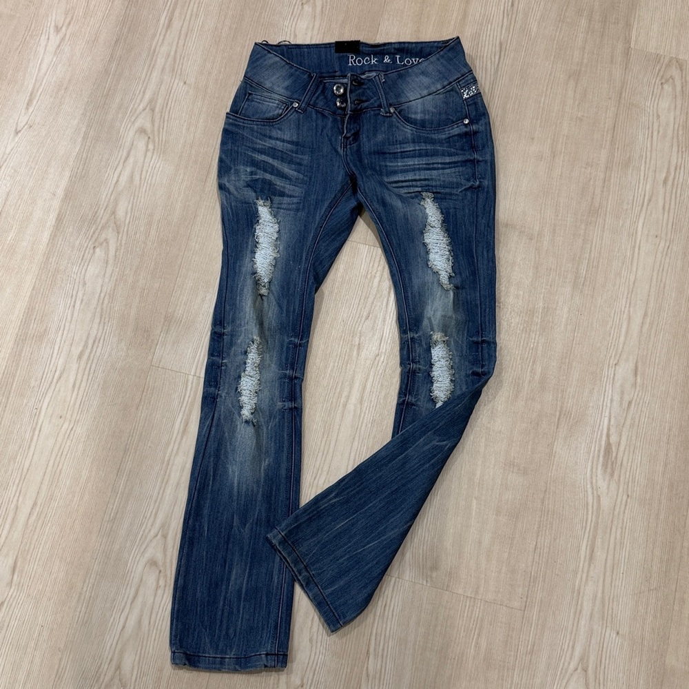 Mid-Rise Boot Cut Jeans in Washed Blue